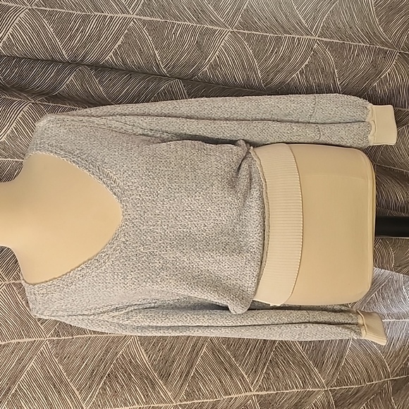 NWT! Free People Blue and White Sweater Size Medium - Picture 1 of 7